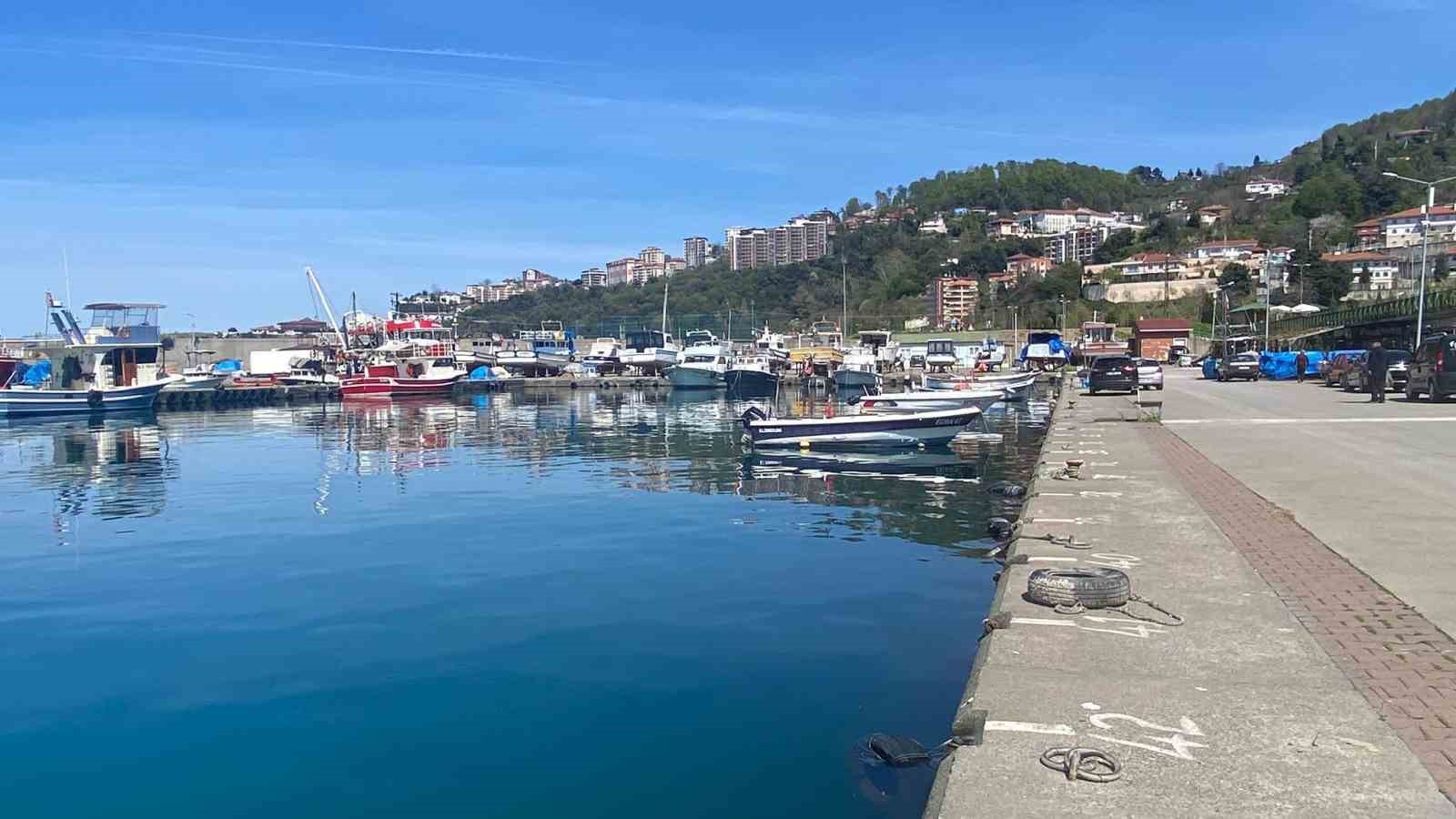 ZONGULDAK'TA BALIKÇILAR BUGÜN SEZONUN SONA ERMESİNİN ARDINDAN 1 EYLÜL'DEKİ YENİ