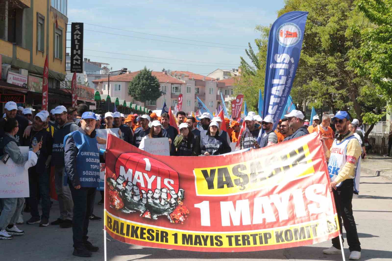 1 MAYIS BİRLİK-MÜCADELE VE DAYANIŞMA GÜNÜ BALIKESİR'DE İŞÇİ, MEMUR SENDİKALARI,
