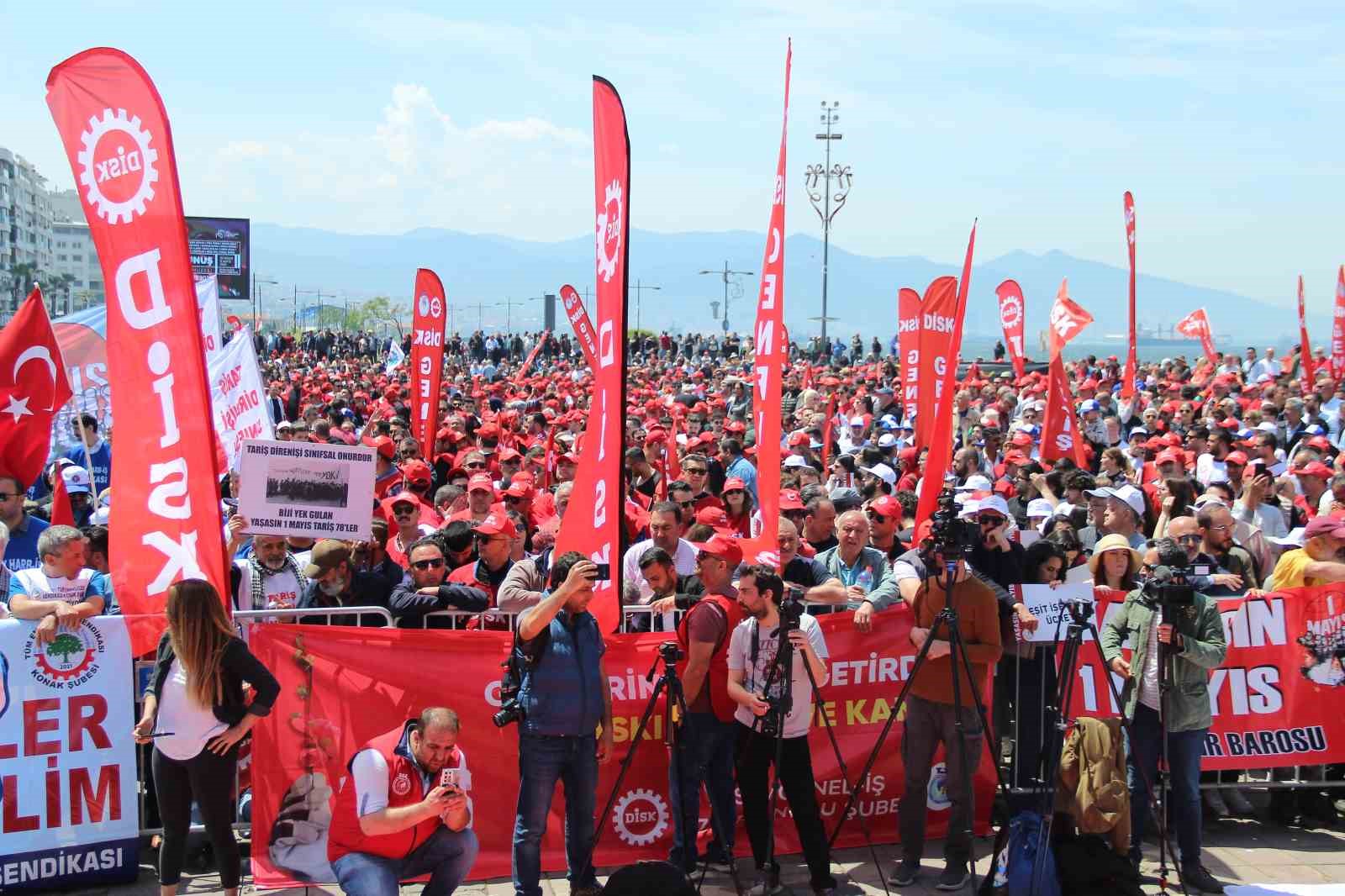 1 MAYIS EMEK VE DAYANIŞMA GÜNÜ DOLAYISIYLA İZMİR GÜNDOĞDU MEYDANI’NDA