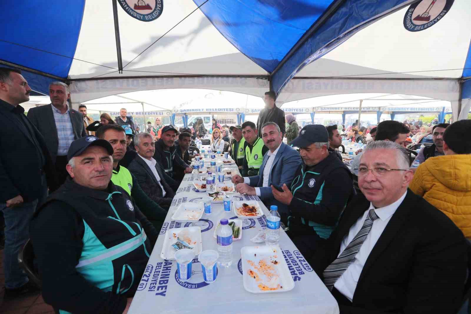 TAHMAZOĞLU 1 MAYIS'I MESAİ ARKADAŞLARI İLE BİRLİKTE KUTLADI