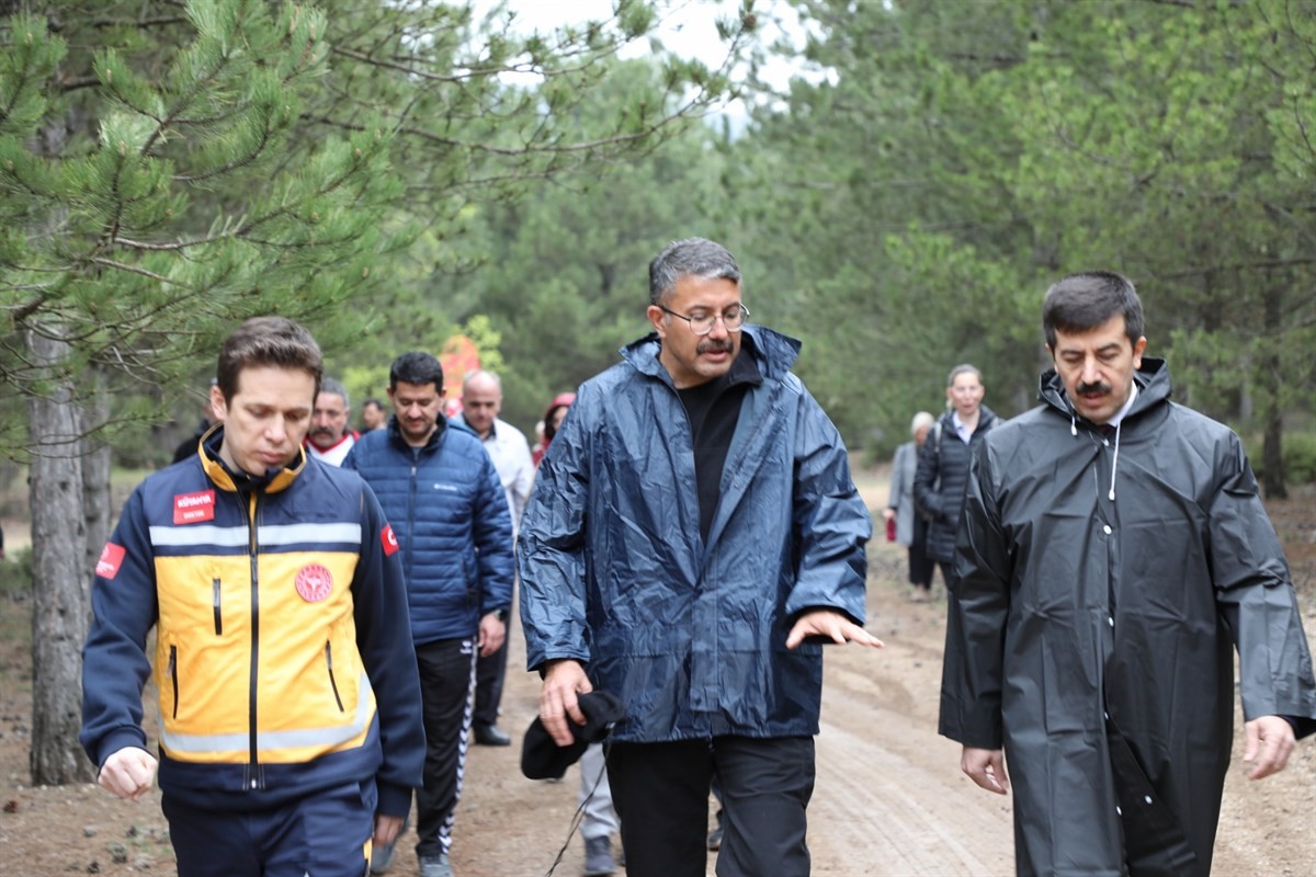 KÜTAHYA VALİSİ ALİ ÇELİK, SAĞLIK İÇİN HAREKET ET GÜNÜ KAPSAMINDA
