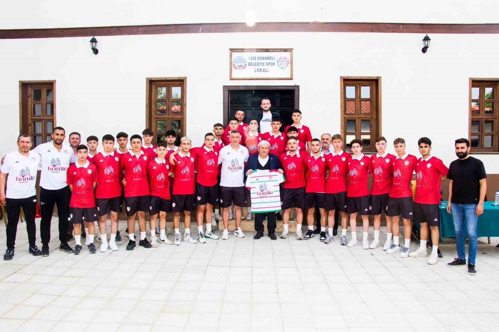 1308 OSMANELİ BELEDİYESPOR KULÜBÜ KÜTAHYA’DA DÜZENLENECEK U-18 TÜRKİYE ŞAMPİYONASINA UĞURLANDI