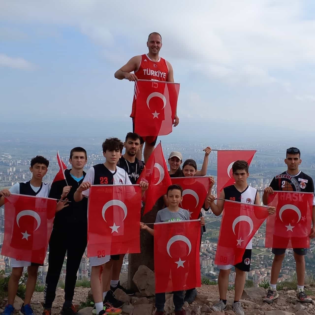 ERCİYES ÜNİVERSİTESİ (ERÜ) ÖĞRENCİLERİ VE HASKETBOL KULÜBÜ SPORCULARI, GELENEKSEL HALE