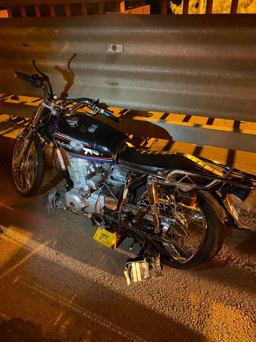 ADANA'DA OTOYOLDA TIR İLE MOTOSİKLETİN ÇARPIŞMASI SONUCU MEYDANA GELEN KAZADA