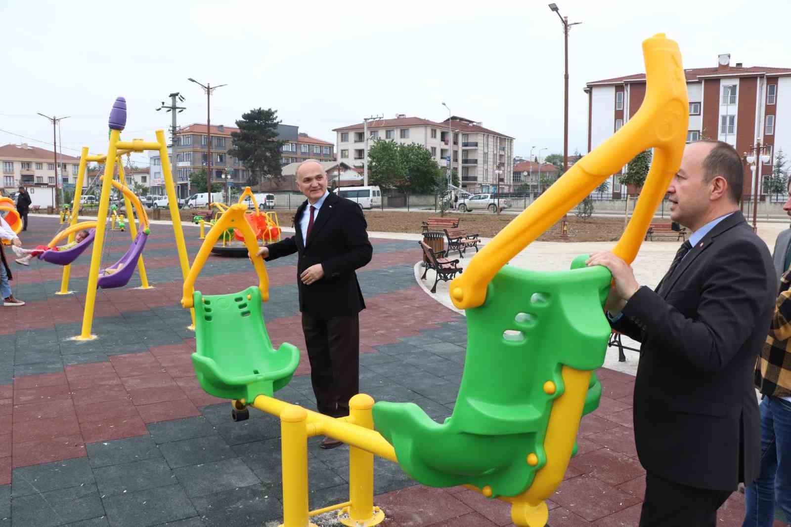 DÜZCE BELEDİYE BAŞKANI DR. FARUK ÖZLÜ, CAMİKEBİR MAHALLESİ’NDE İNŞA EDİLEN