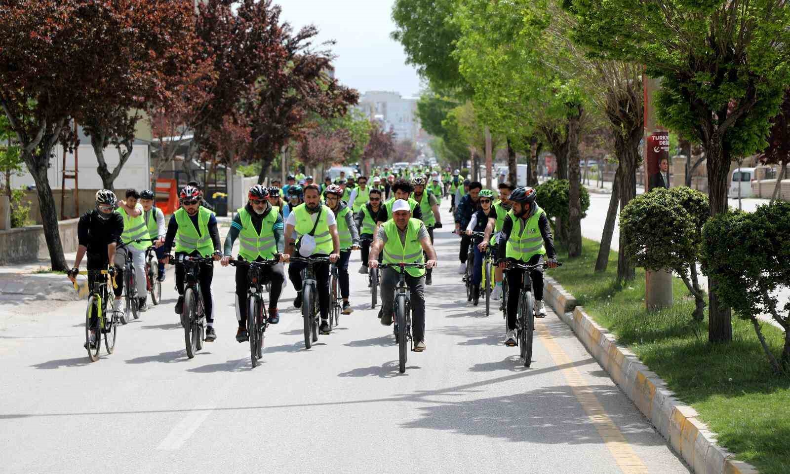 VAN BÜYÜKŞEHİR BELEDİYESİ VE YEŞİLAY VAN ŞUBESİ, 19 MAYIS ATATÜRK'Ü