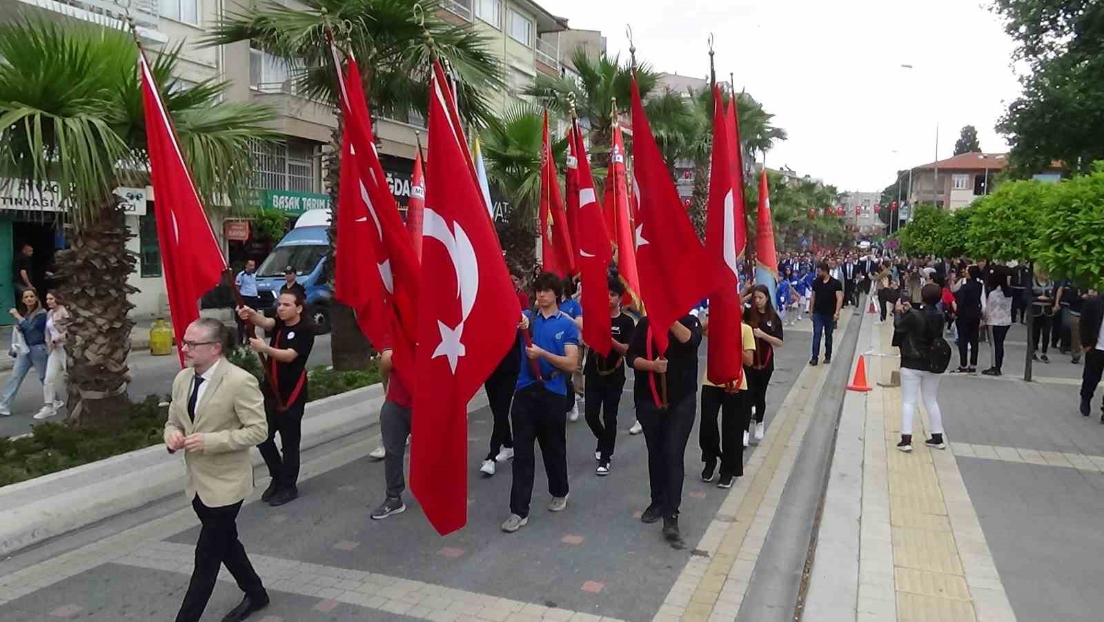 BALIKESİR'İN EDREMİT İLÇESİNDE 19 MAYIS ATATÜRK'Ü ANMA VE GENÇLİK VE