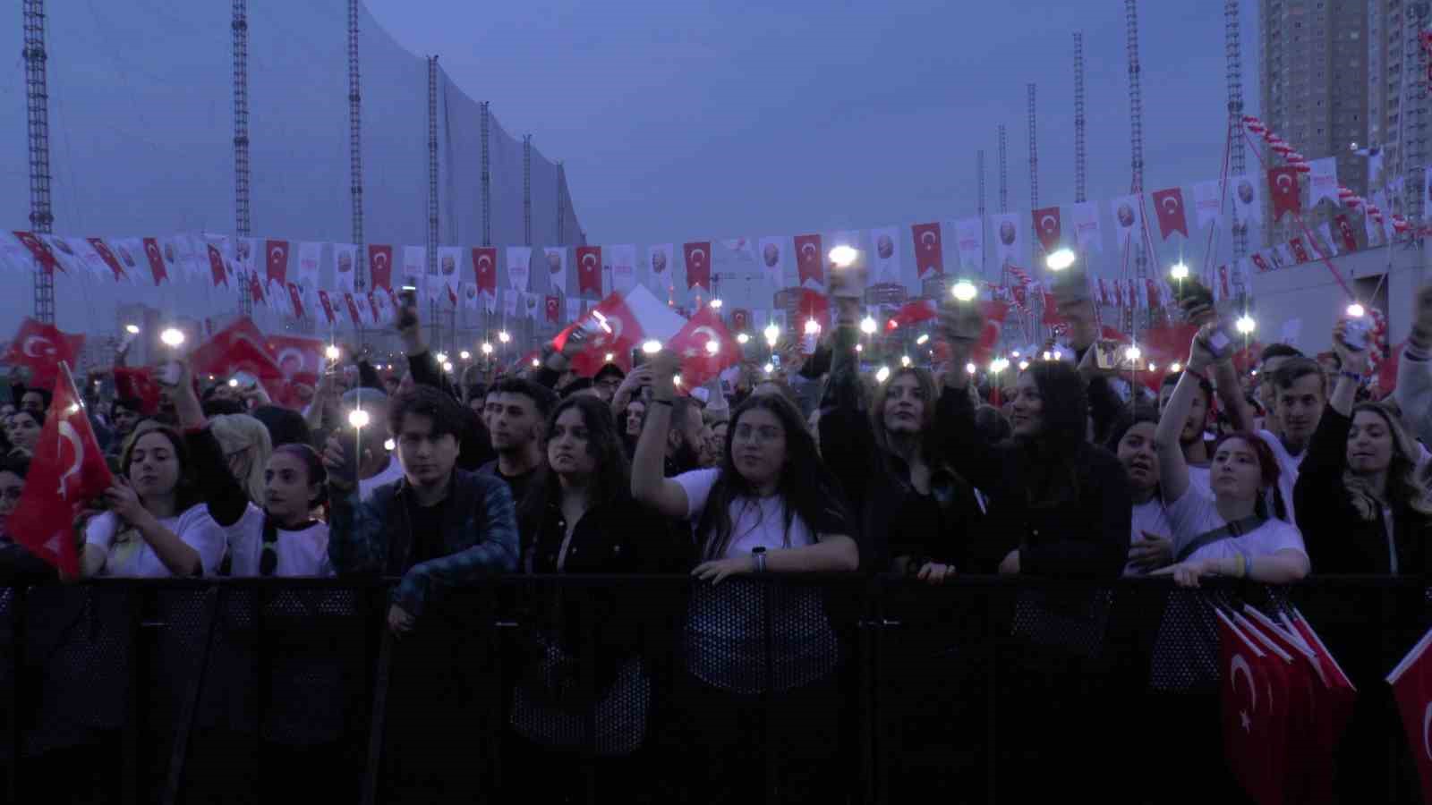 19 MAYIS COŞKUSU ATAŞEHİR'DE GENÇLİK FESTİVALİ İLE YAŞANDI