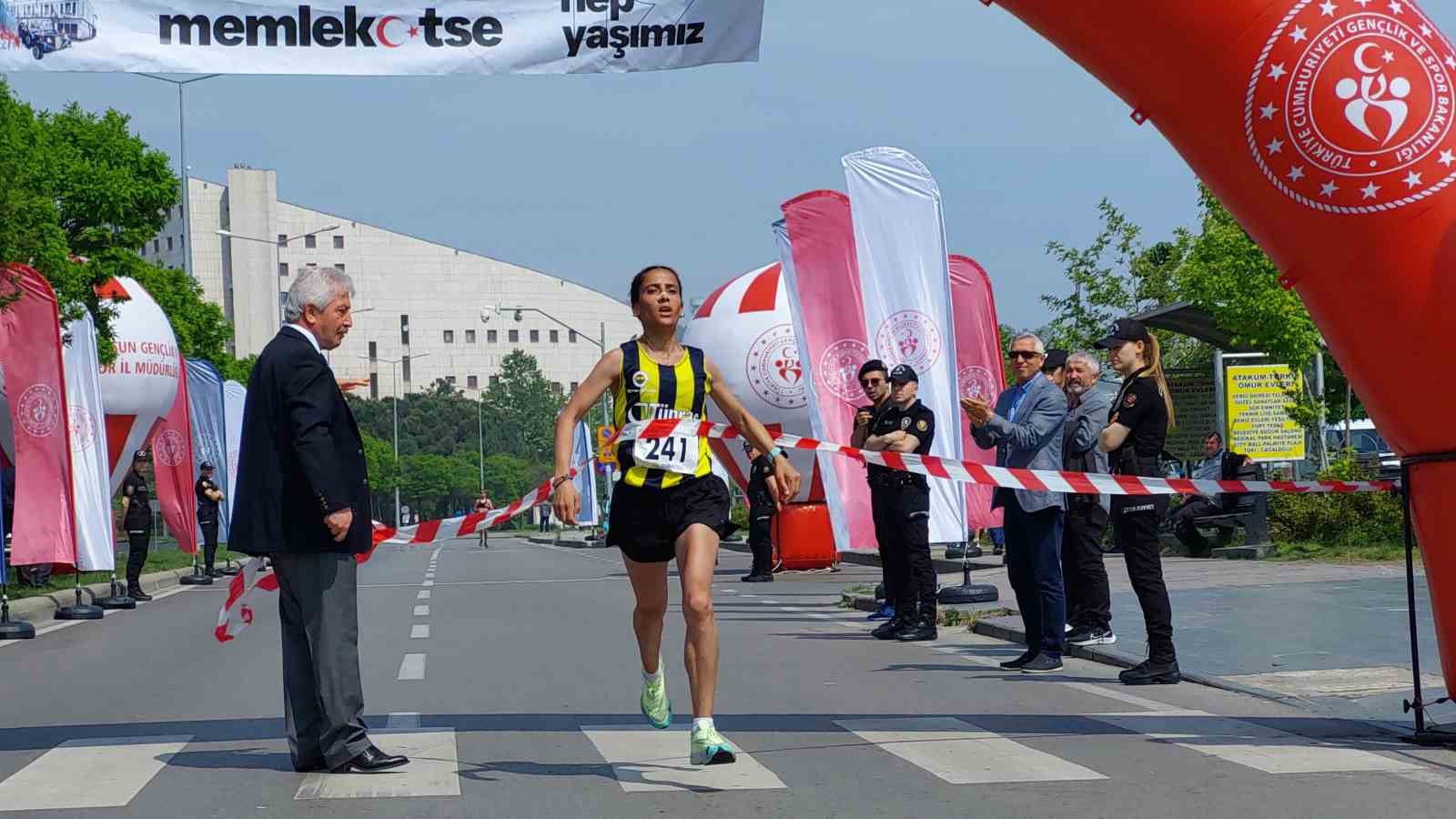 KADINLARDA  1:14:48 DERECESİYLE DERYA KUNUR BİRİNCİ OLDU.