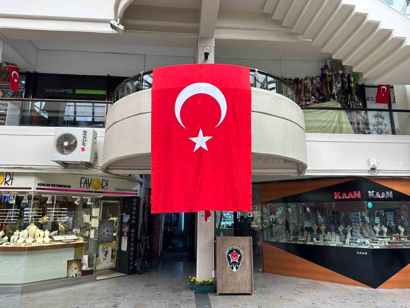 ESKİŞEHİR’DE ESNAFLAR 19 MAYIS ATATÜRK’Ü ANMA GENÇLİK VE SPOR BAYRAMI