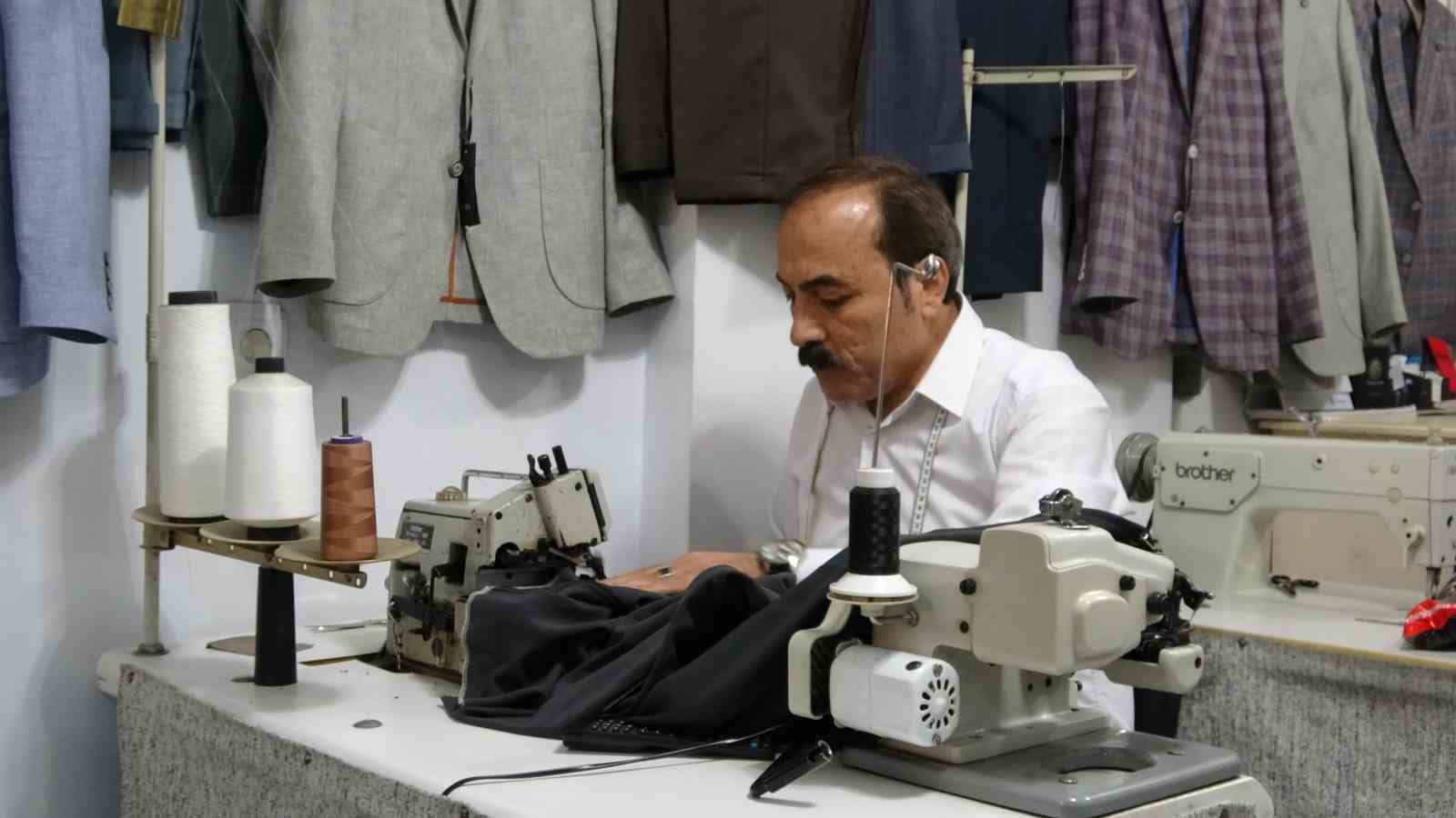 SİİRT’TE 35 YILDIR TERZİLİK YAPARAK GEÇİMİNİ SAĞLAYAN 58 YAŞINDAKİ SEYFETTİN