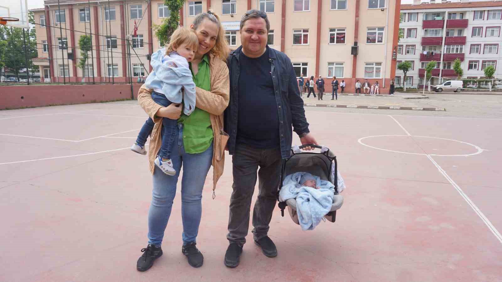 EDİRNE'DE CUMHURBAŞKANLIĞI İKİNCİ TUR SEÇİMLERİ İÇİN PUSET İÇİNDE 25 GÜNLÜK