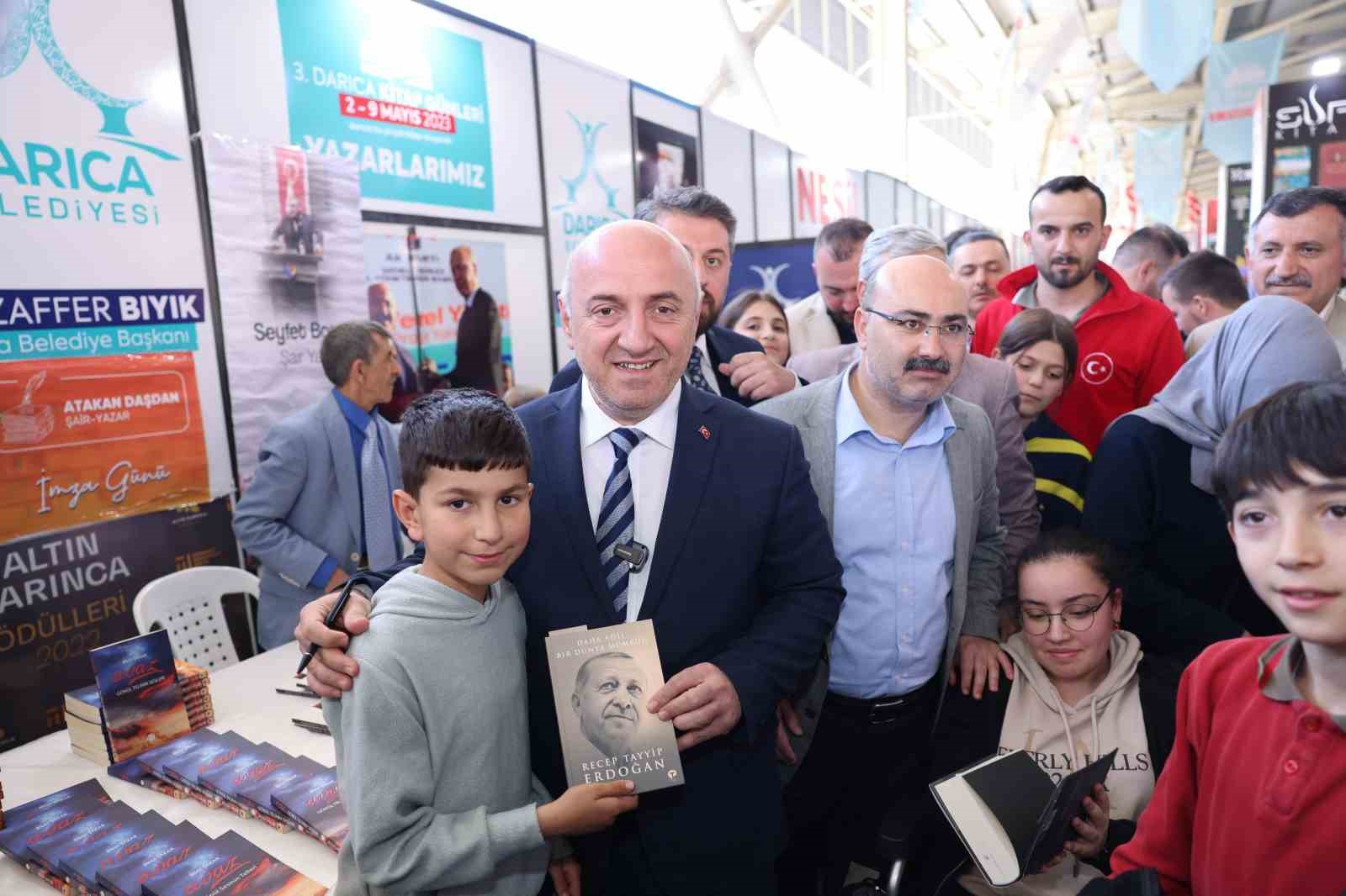 GELENEKSEL HALE GELEN DARICA KİTAP FUARI ÜÇÜNCÜ KEZ KAPILARINI KİTAPSEVERLERE