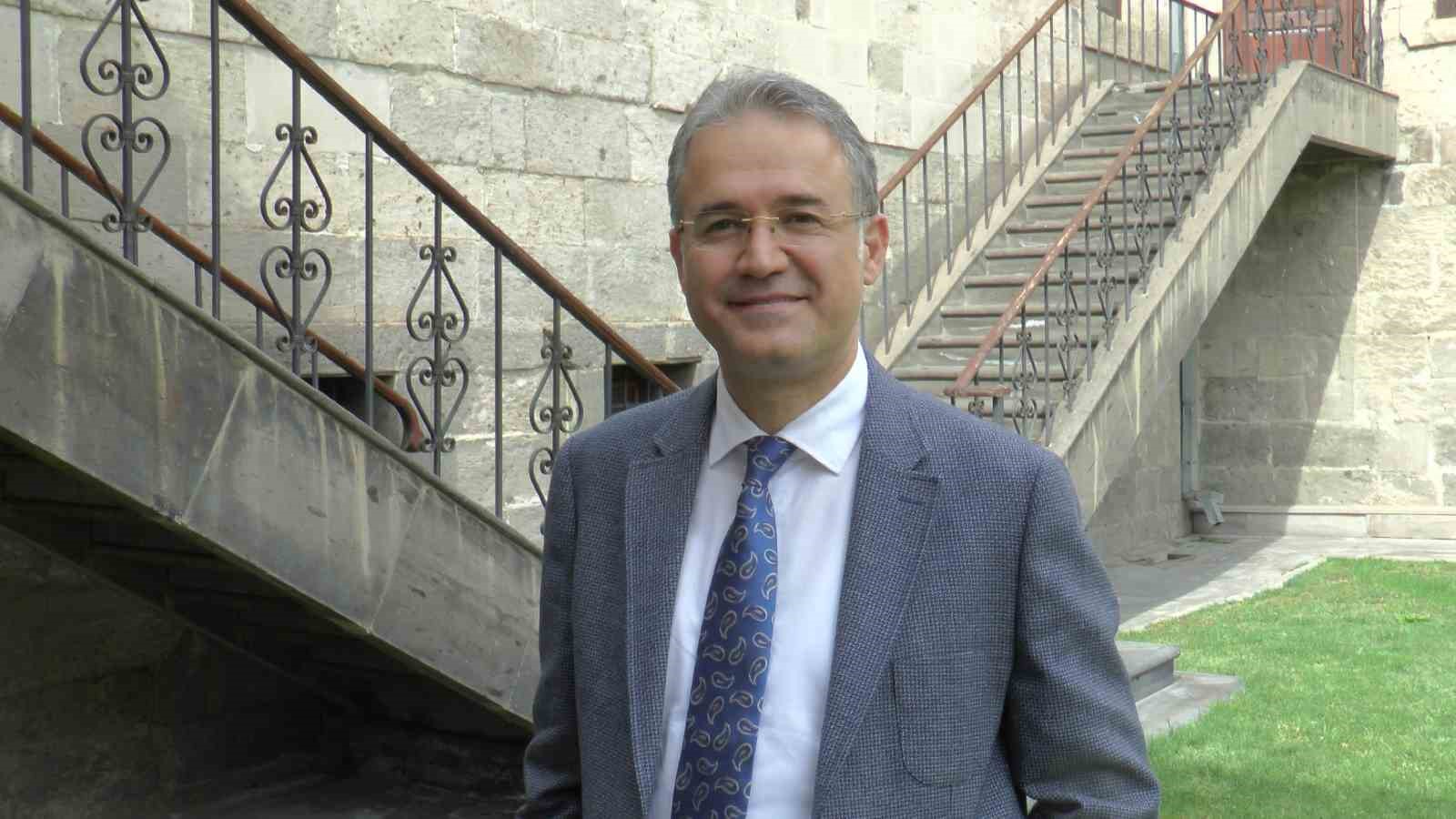 KARDİYOLOJİ UZMANI PROF. DR. ERGÜN SEYFELİ