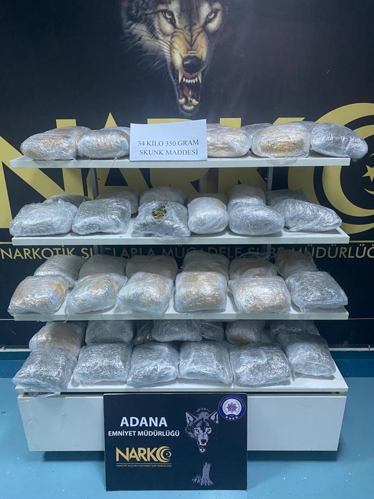 ADANA’DA DURDURULAN BİR MİNİBÜSTE 34 KİLO 350 GRAM SKUNK ELE