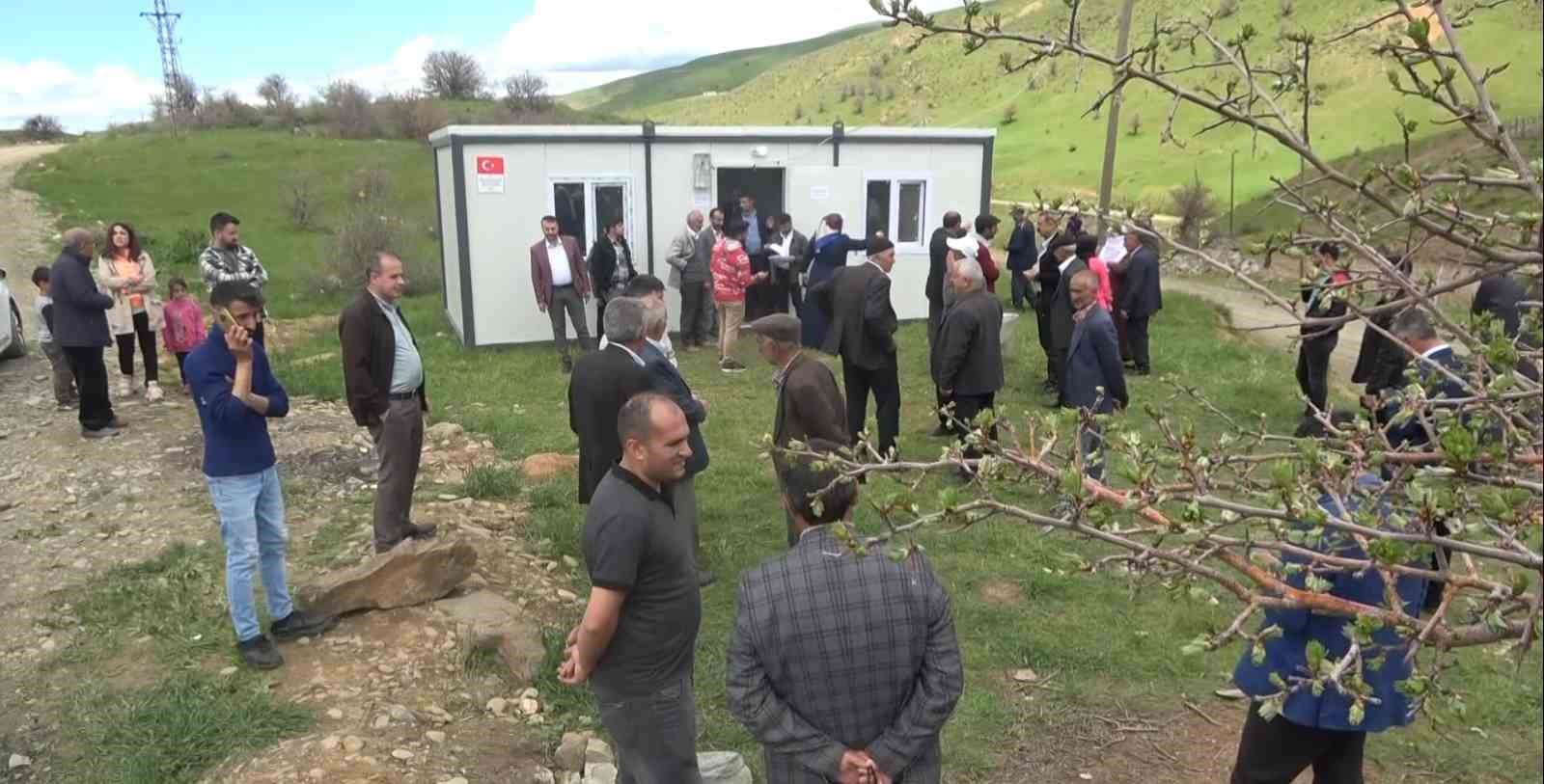 MUŞ'TA 1993'TE TERÖR ÖRGÜTÜ PKK'NIN SALDIRILARI NEDENİYLE TERK ETTİKLERİ ŞENYAYLA