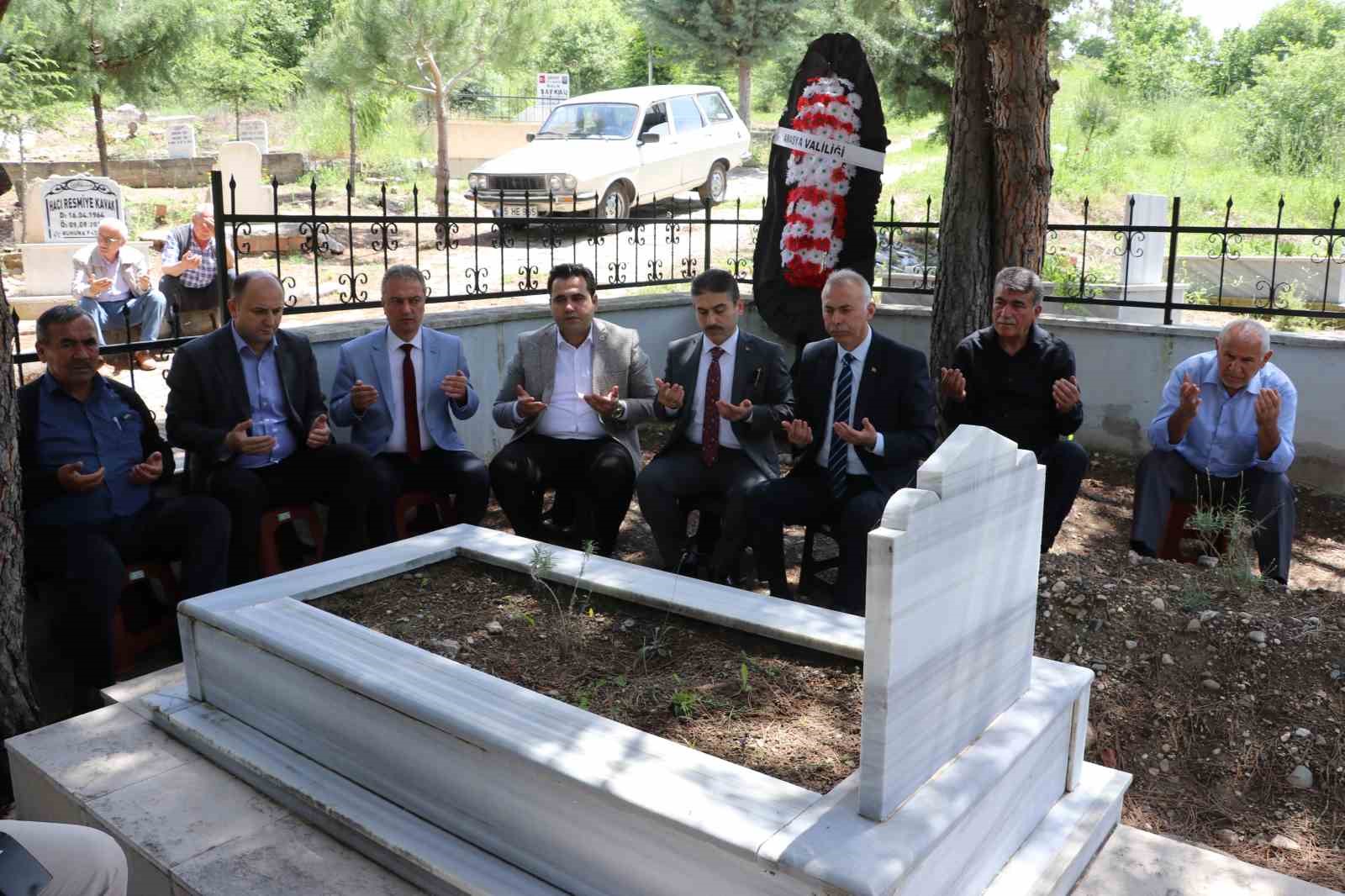 AMASYA’NIN TAŞOVA İLÇESİNDE BAĞLI MERCİMEK KÖYÜNDE AİLE KABRİSTANLIĞINDA ANMA TÖRENİ
