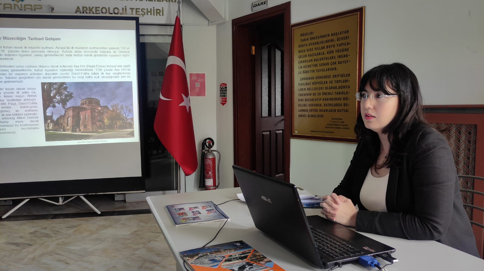 Vekil Tan; “Tarihi eserler birer miras” 18 Mayıs Uluslararası Müzeler Günü kapsamında, Bandırma Arkeoloji Müzesi’nin önünde