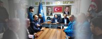 Erdek ilçesinde seçim çalışmalarını yürüten AK Parti seçim aracı, müzik
