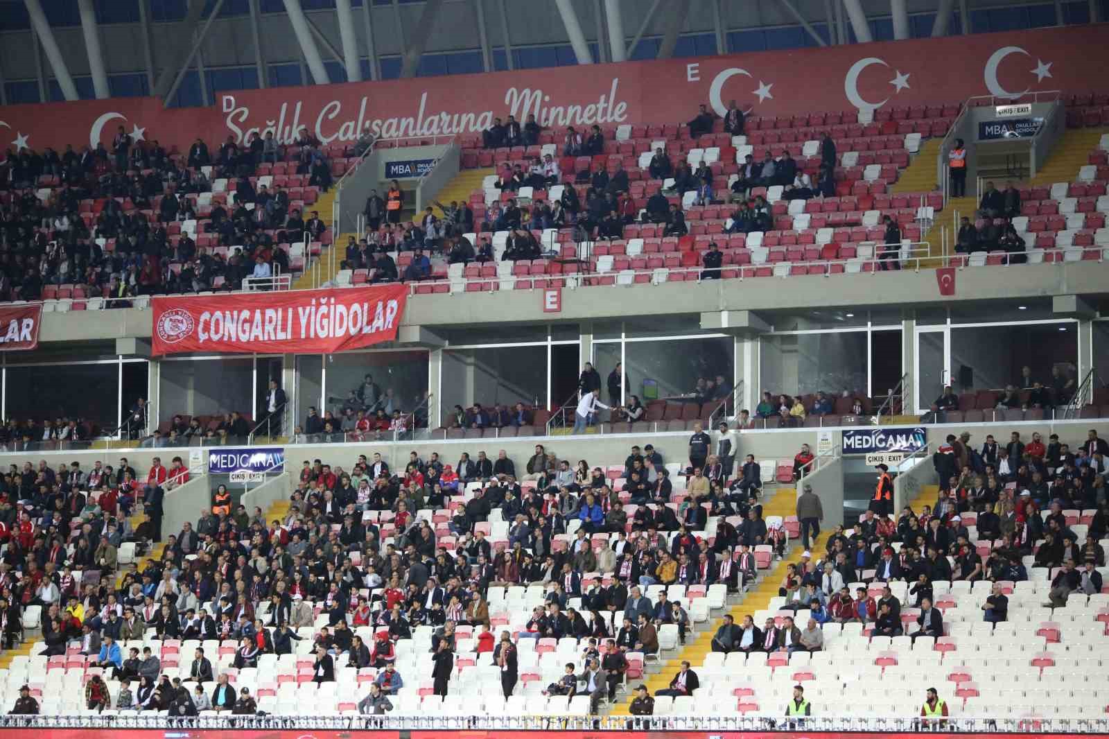 DG SİVASSPOR’UN KONYASPOR İLE OYNADIĞI MAÇI AZ SAYIDA TARAFTAR TAKİP