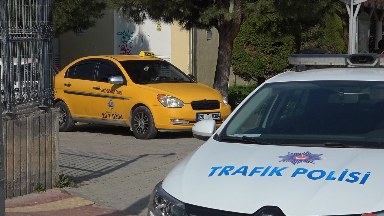 DENİZLİ'DE TAKSİCİ, TARTIŞTIĞI MOTO KURYENİN AYNI MESLEĞİ YAPAN ARKADAŞI TARAFINDAN