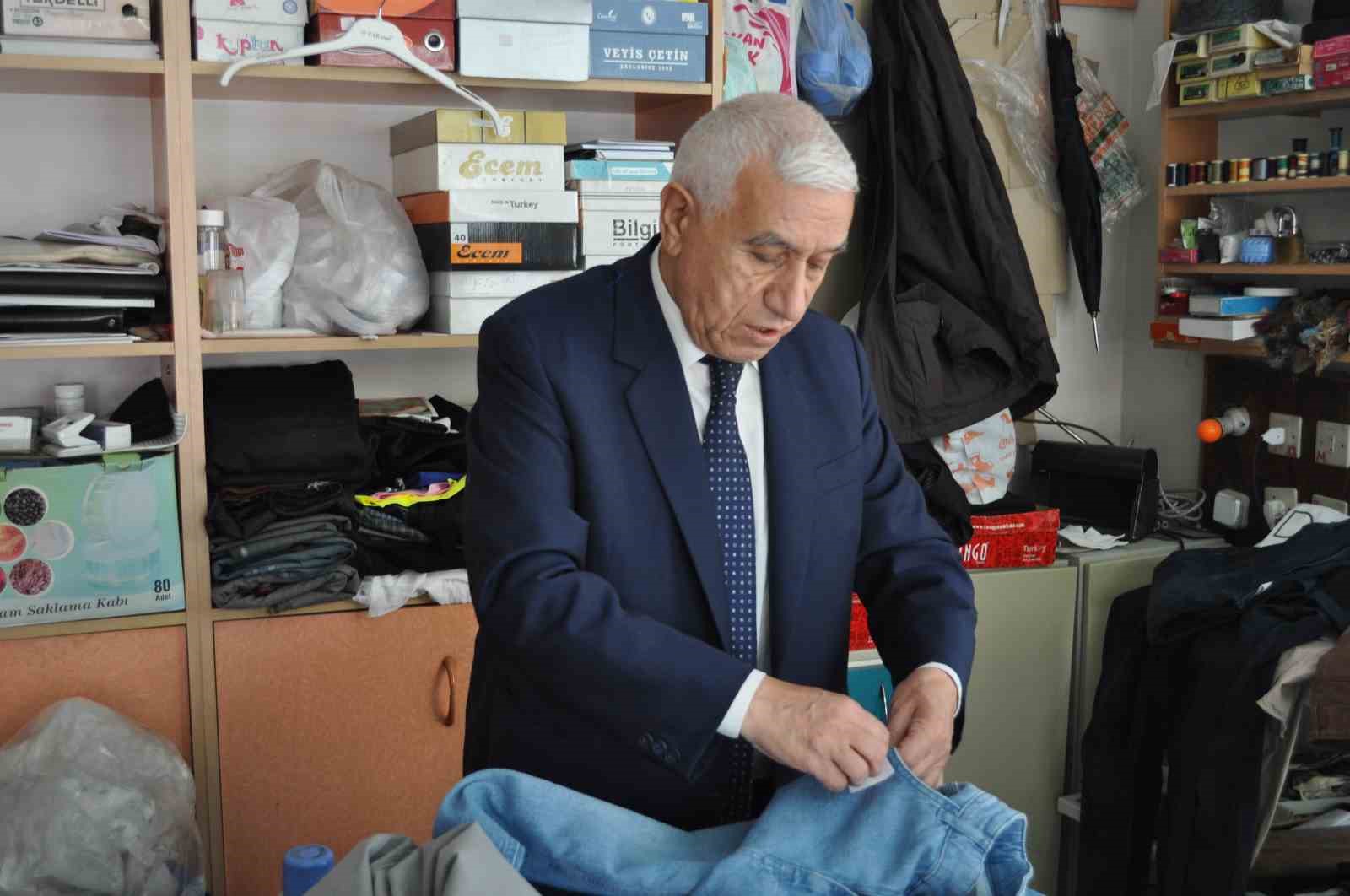 HER GÜN TAKIM ELBİSEYLE İŞE GİDEN HALİL İBRAHİM ÖZMEN