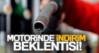 Brent petroldeki gerilemeyle akaryakıt fiyatlarında düşüş beklentisi oluştu. Bu gece