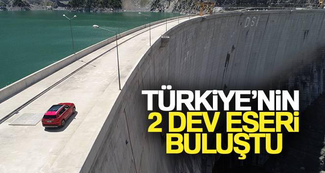 Türkiye’nin 2 dev eseri buluştu TÜRKİYE'NİN YERLİ OTOMOBİLİ TOGG'UN "ANADOLU KIRMIZISI" MODELİ TÜRKİYE’NİN EN BÜYÜK