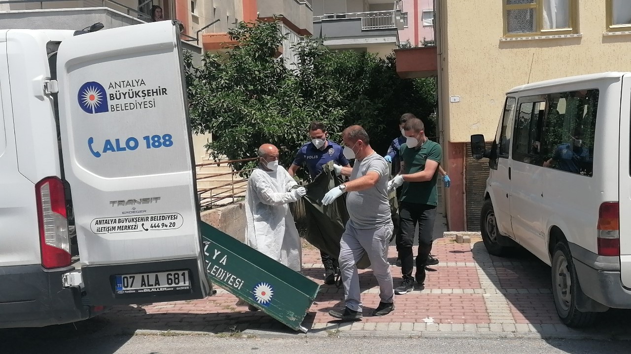 ANTALYA'NIN MANAVGAT İLÇESİNDE KOAH HASTASI OLDUĞU BİLDİRİLEN ŞAHIS, İKAMETİNDE ÖLÜ