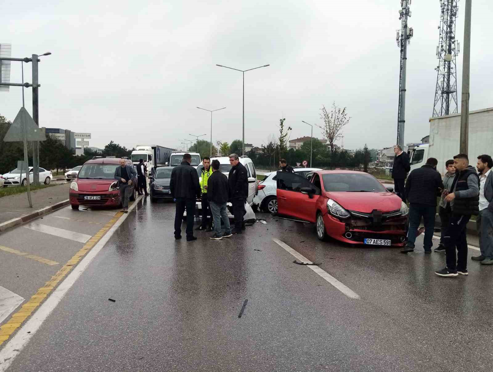 BURSA'NIN İNEGÖL İLÇESİ BURSA-ANKARA KARAYOLU ÜZERİ İLÇE GİRİŞİNDE YAĞIŞLA MEYDANA
