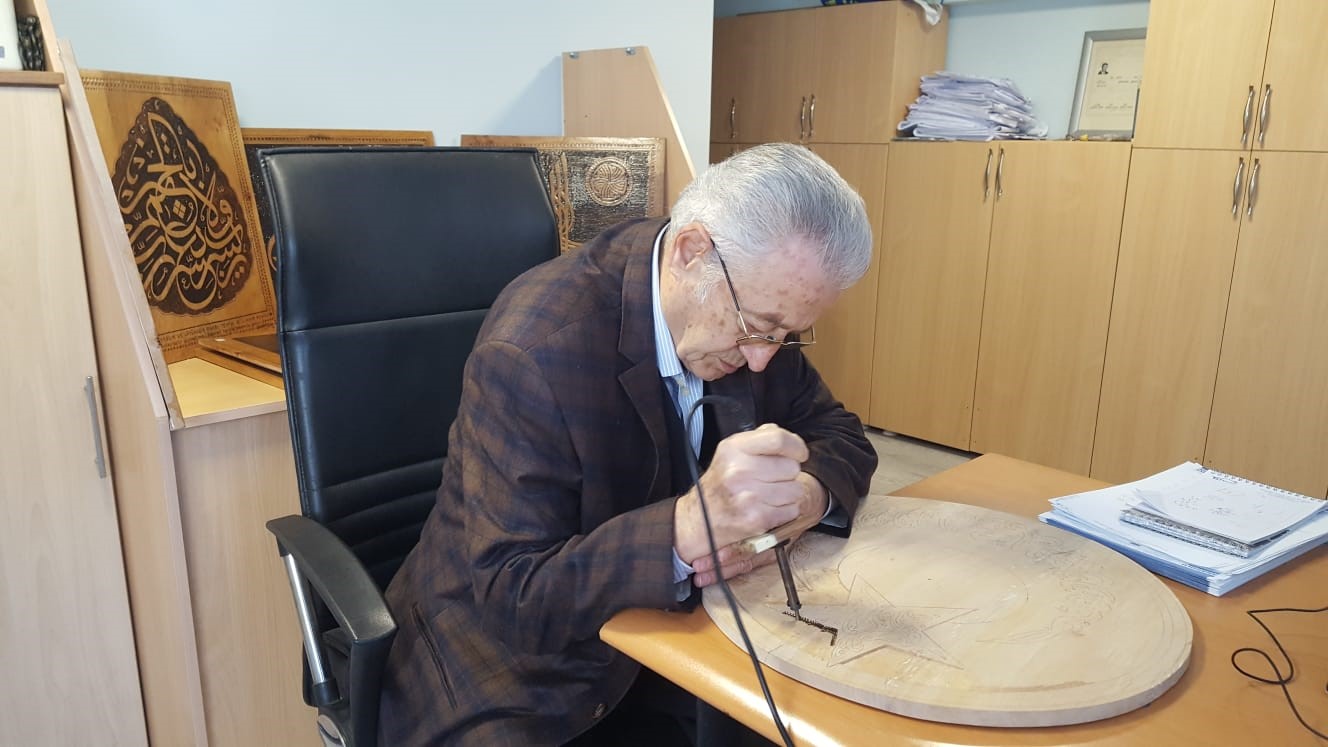 ARTVİN ESKİ BELEDİYE BAŞKANI SERACETTİN YAZAN, 83 YAŞINDA ATIL AHŞAPLARI,