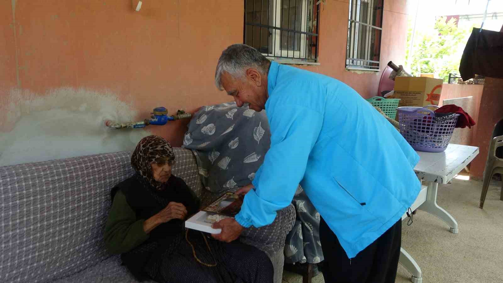 ADANA’NIN KOZAN İLÇESİNDE YAŞAYAN 91 YAŞINDAKİ AYŞE KÜÇÜKÖZEN’E OĞLU İSMAİL