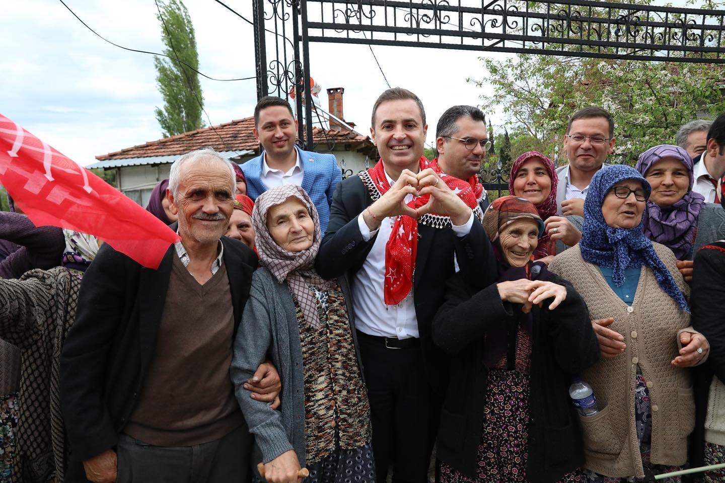 CHP Genel Başkan Yardımcısı Ahmet Akın, Bigadiç ve Sındırgı’da hemşehrileri