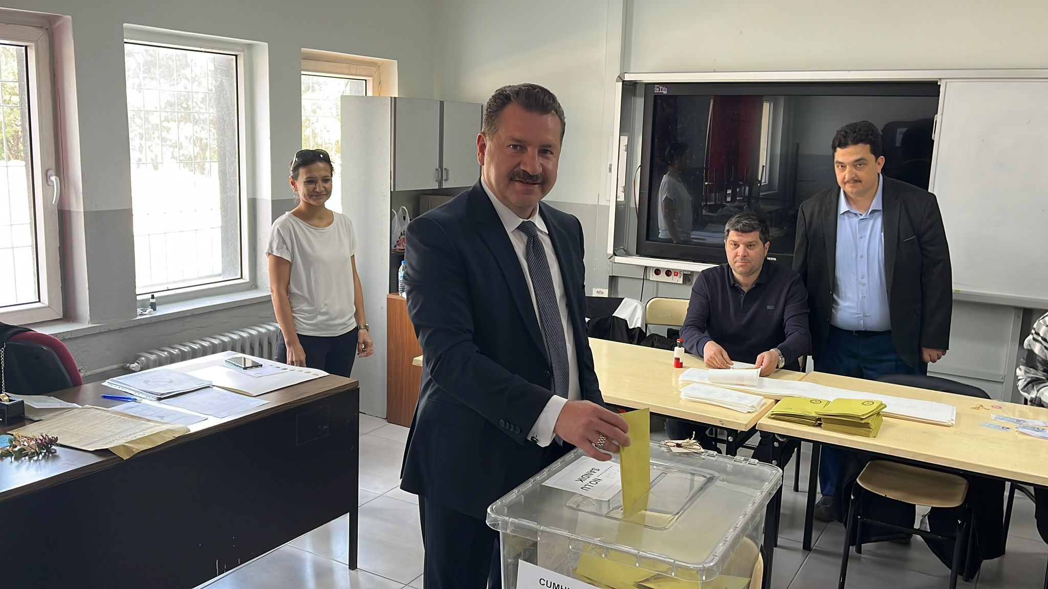 Balıkesir Büyükşehir Belediye Başkanı Yılmaz oyunu kullandı