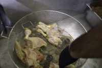 Şanlıurfa’da çamaşır suyuyla yıkandıktan sonra müşterilere yemek olarak servis edilen