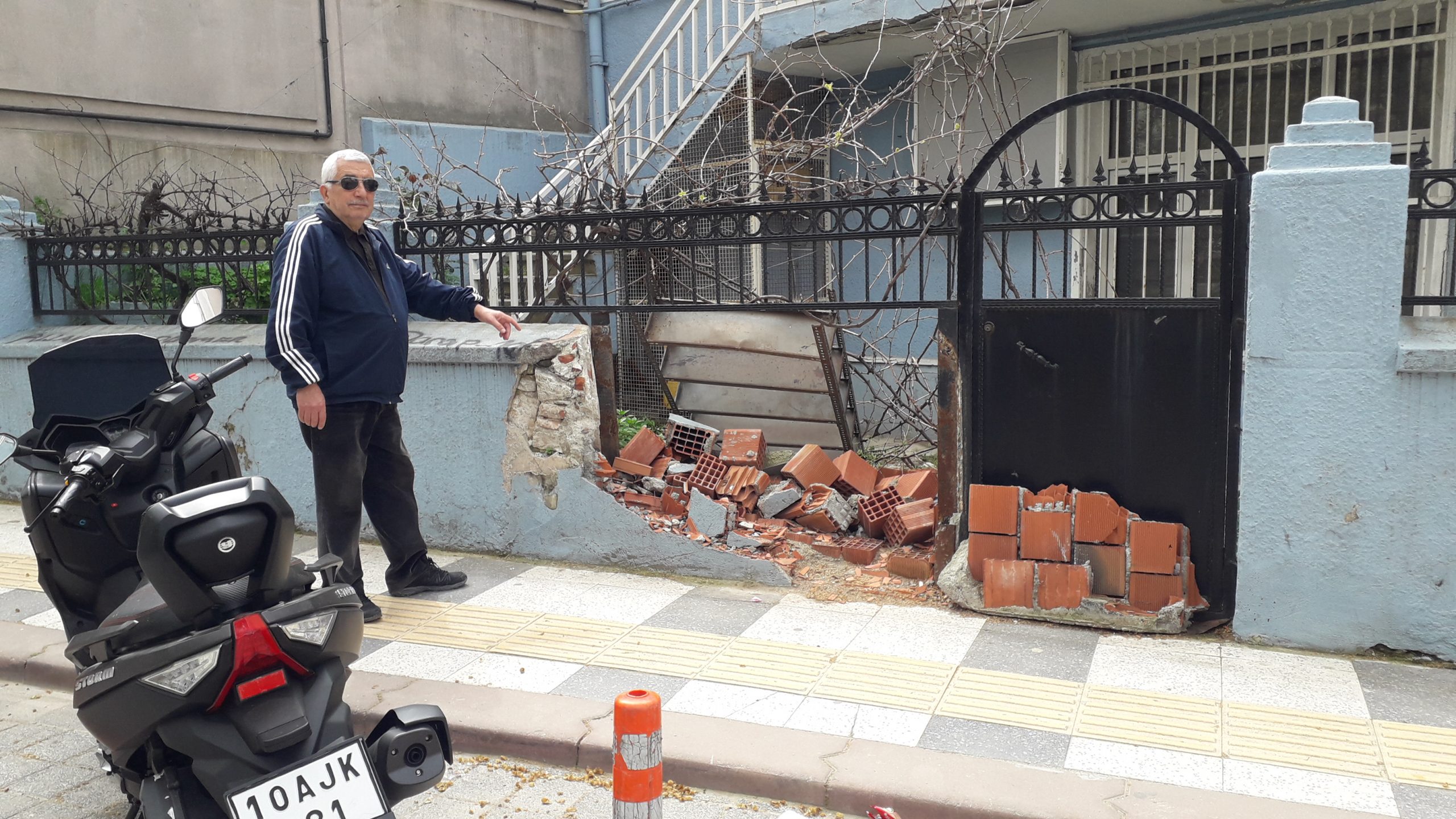 DUVAR ÖRÜLDÜ AMA GÖRMEK LAZIM! Geçen ay “DUVAR YIKILALI 6 AY OLDU! NE BEKLENİYOR?” manşetiyle