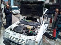 Bandırma’da Hacıkeşfettin Caddesi üzerinde park halinde bulunan otomobilde yangın çıktı.