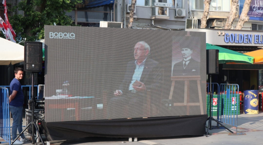 Kemal Kılıçdaroğlu’nun katıldığı Mevzular Açık Mikrofon Bölümü, Bandırma Cumhuriyet Meydanı’nda