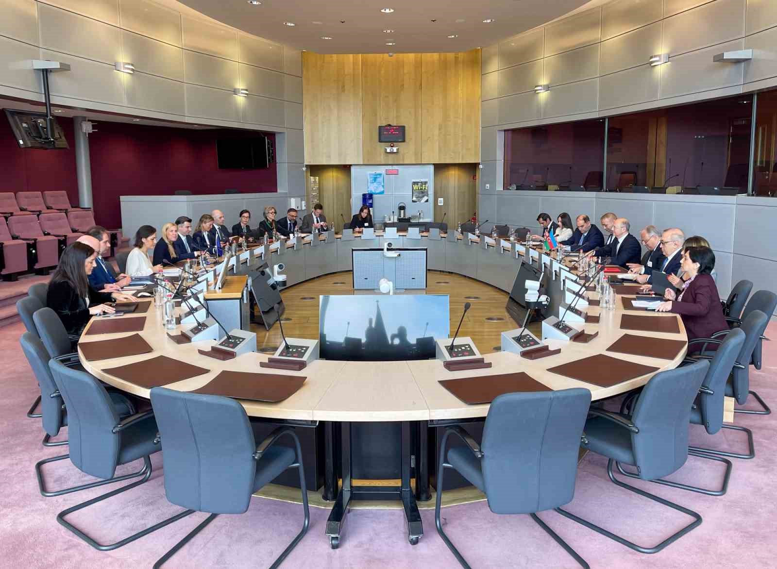 AB VE AZERBAYCAN YETKİLİLERİ ENERJİ GÜNDEMİYLE BRÜKSEL’DE BİR ARAYA GELDİ