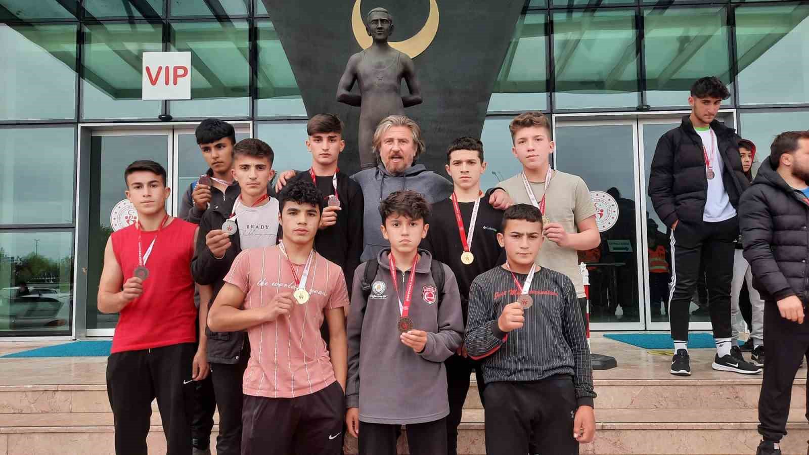 ABA GÜREŞİNDE SAMSUN’U MERSİNDE TEMSİL EDECEKLER