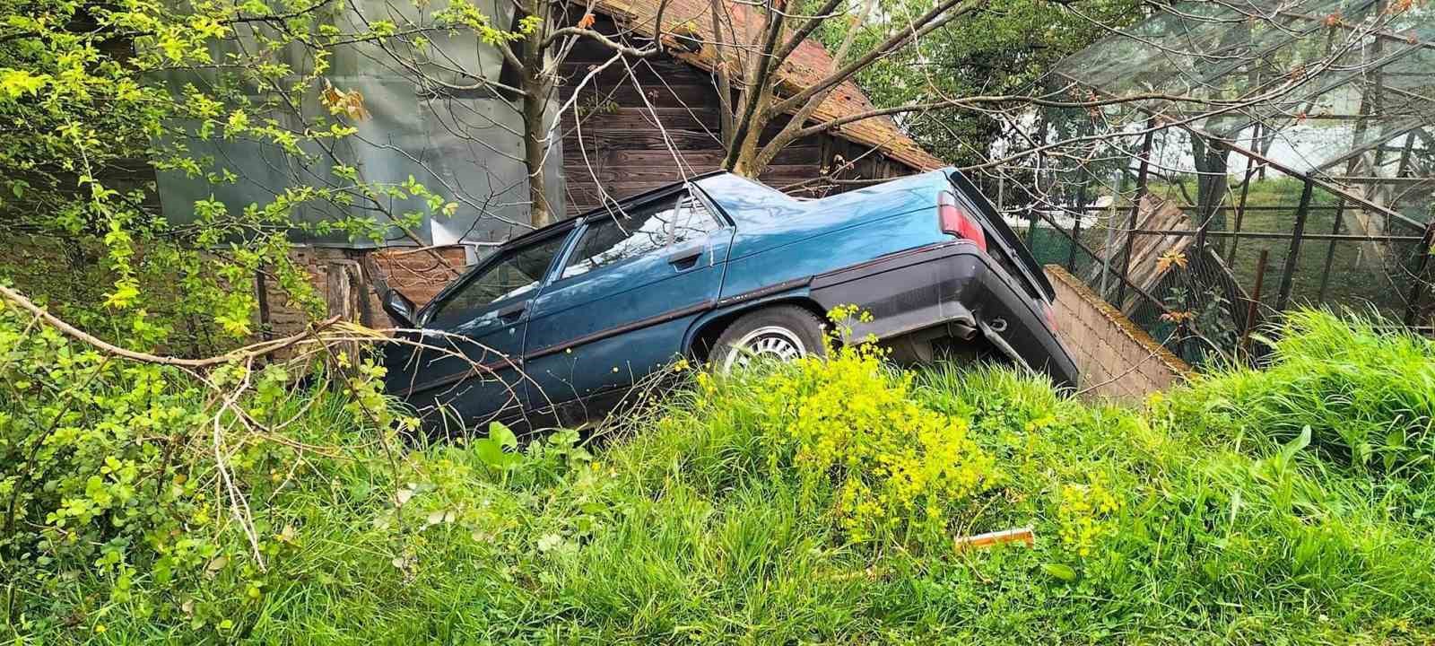 SAKARYA’NIN HENDEK İLÇESİNDE SEYİR HALİNDEYKEN SÜRÜCÜSÜNÜN AÇILAN KAPIYI KAPATMAYA ÇALIŞTIĞI