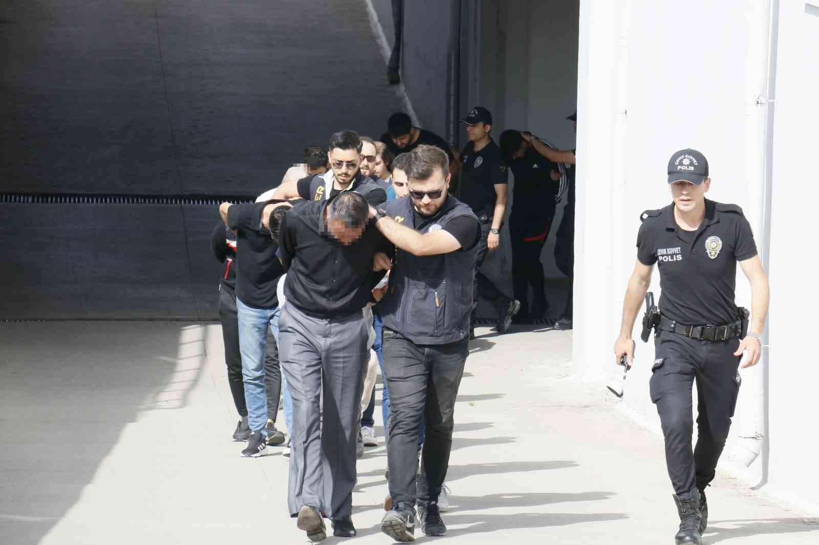 ADANA’DA POLİSİN YAPTIĞI “SAZAN SARMALI” OPERASYONUNDA 10 MİLYON LİRA DOLANDIRDIĞI