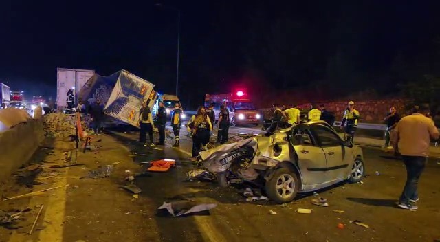 ADANA'NIN POZANTI İLÇESİNDE 12 ARACIN KARIŞTIĞI ZİNCİRLEME TRAFİK KAZASINDA ÖLÜ