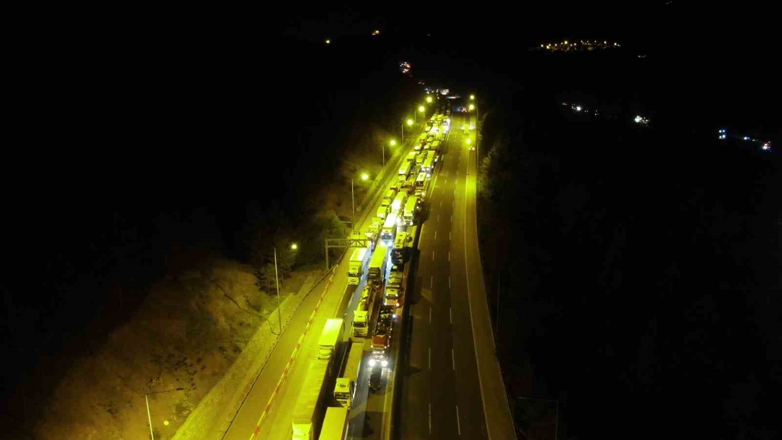 ADANA’NIN POZANTI İLÇESİNDE OTOYOLDA 13 ARACIN KARIŞTIĞI ZİNCİRLEME TRAFİK KAZASINDA