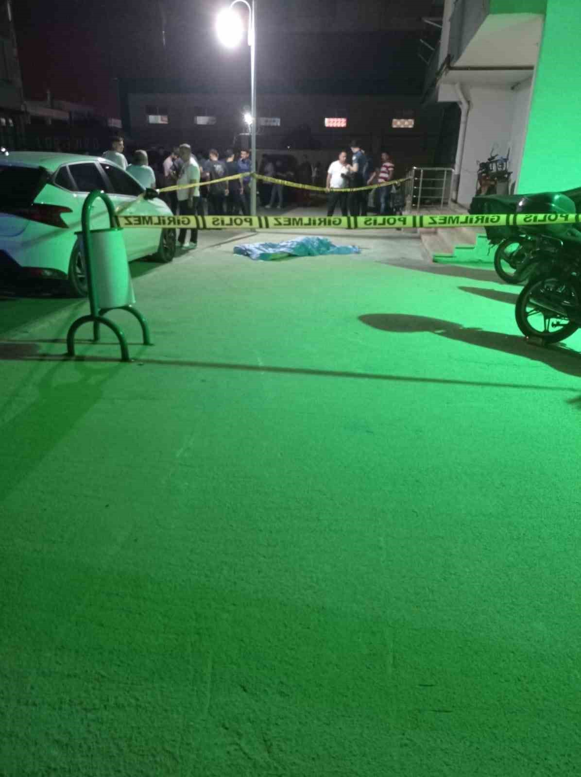 ADANA’DA 15 YAŞINDAKİ ÇOCUK 14. KATTAN DÜŞEREK HAYATINI KAYBETTİ.