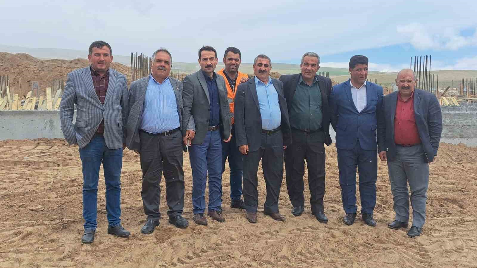 BİTLİS’İN ADİLCEVAZ İLÇESİNE BAĞLI GÜMÜŞDÜVEN KÖYÜNDE TEMELİ ATILAN 9 DERSLİKLİ