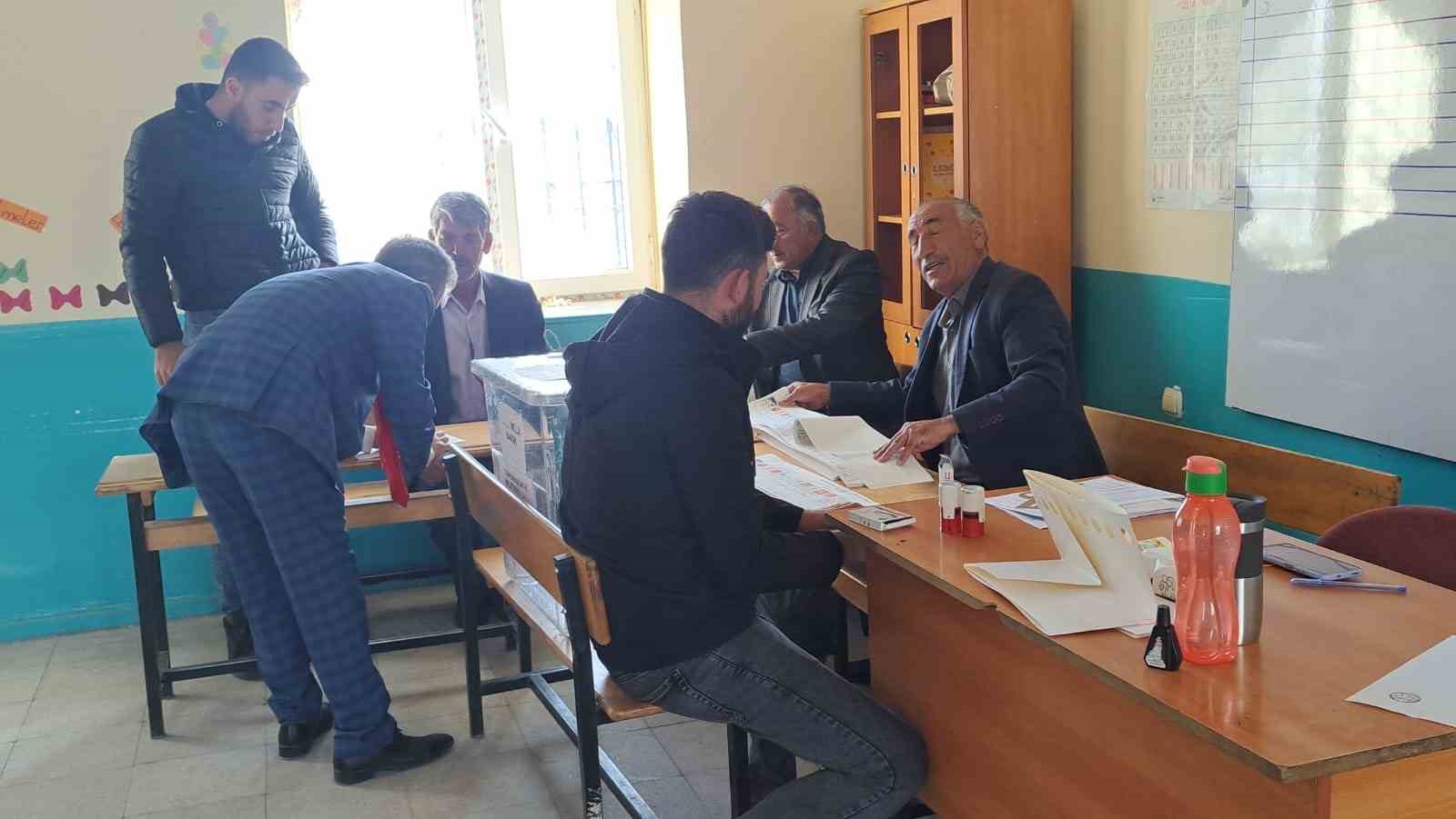 TÜRKİYE'DE OLDUĞU GİBİ BİTLİS’İN ADİLCEVAZ İLÇESİNDE DE CUMHURBAŞKANI VE 28.