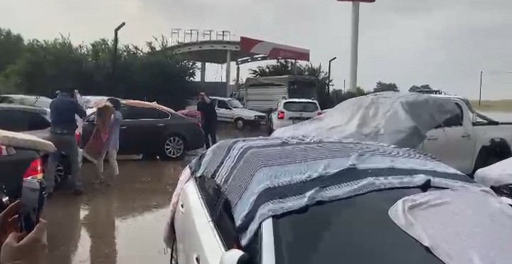 ADIYAMAN MERKEZ VE İLÇELERİNDE CEVİZ BÜYÜKLÜĞÜNDE YAĞAN DOLU MEYVE BAHÇELERİ