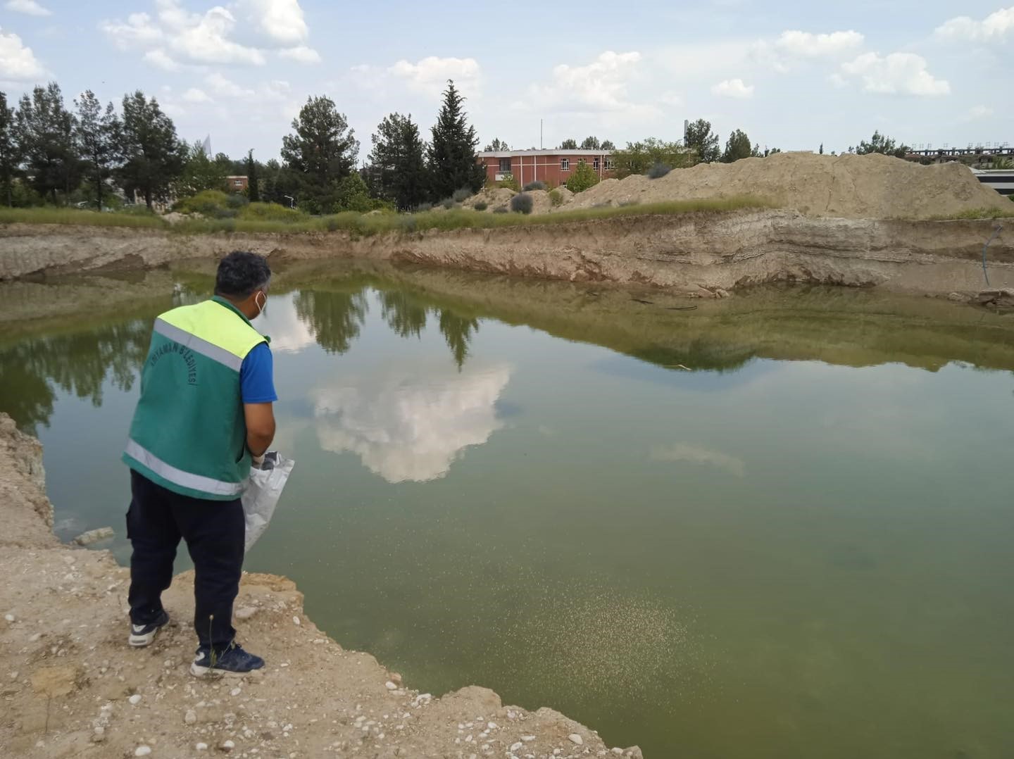 ADIYAMAN BELEDİYESİ TARAFINDAN KENTTE LARVA VE SİVRİSİNEK MÜCADELESİ DEVAM EDİYOR.