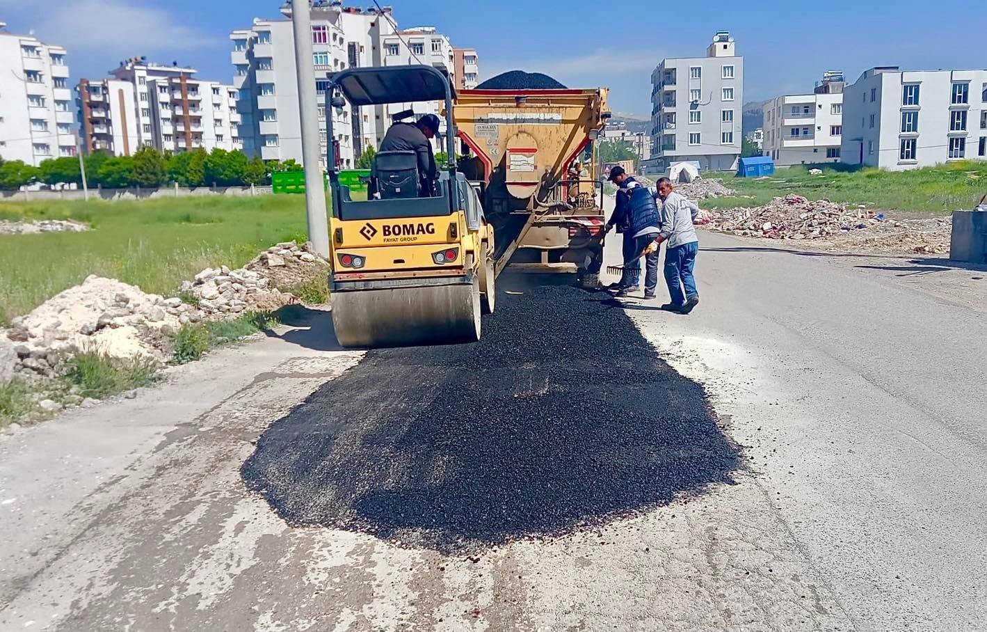 ADIYAMAN BELEDİYESİ FEN İŞLERİ MÜDÜRLÜĞÜ EKİPLERİ, DEPREMİN OLUMSUZ ETKİLERİNİ ORTADAN